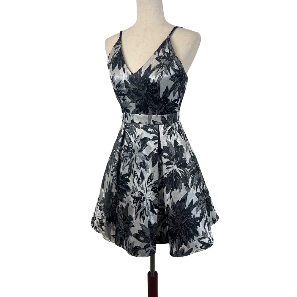 AQUA Floral Dress Women's Size 0 Black Silver Fit & Flare Cocktail